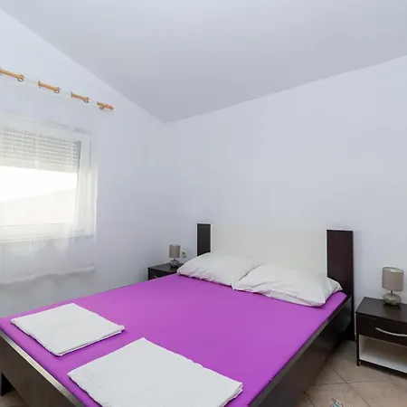 With A Parking Space - 18131 * Vir