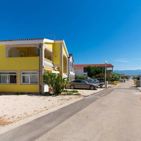 With A Parking Space - 18131 * Vir