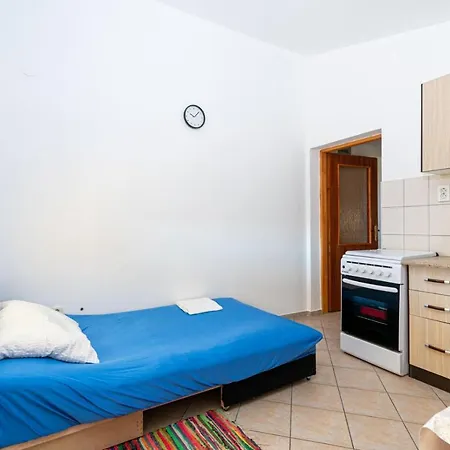 With A Parking Space - 18131 * Vir