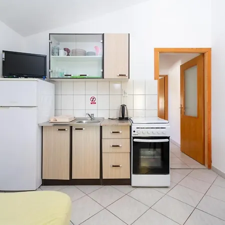 With A Parking Space - 18131