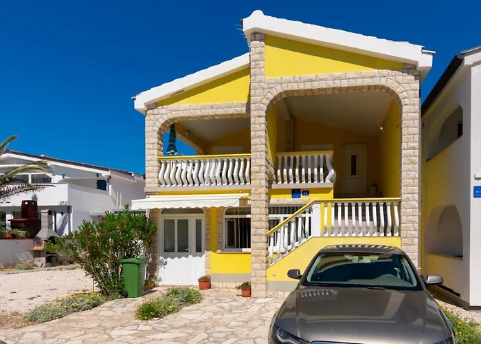 With A Parking Space - 18131 Daire