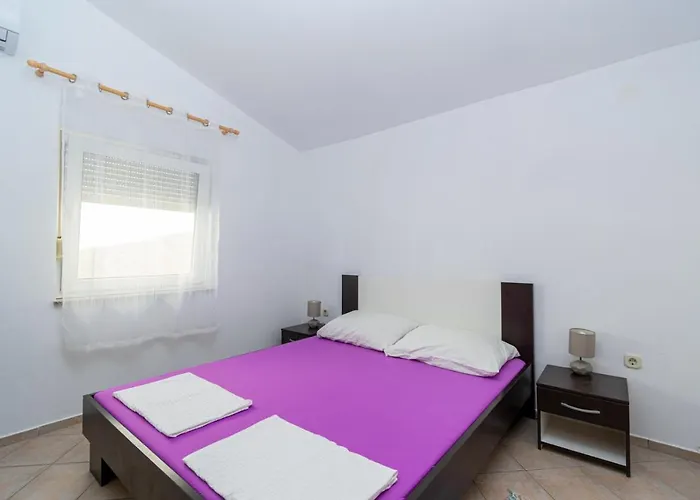 With A Parking Space - 18131 * Vir