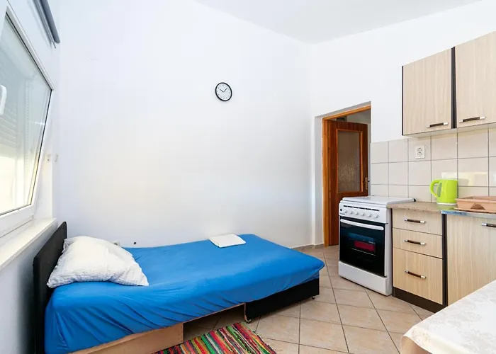 With A Parking Space - 18131 * Vir