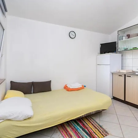 Apartman With A Parking Space - 18131 *